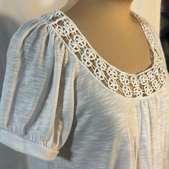 Energize white top with lace neckline size large - Picture 2 of 7